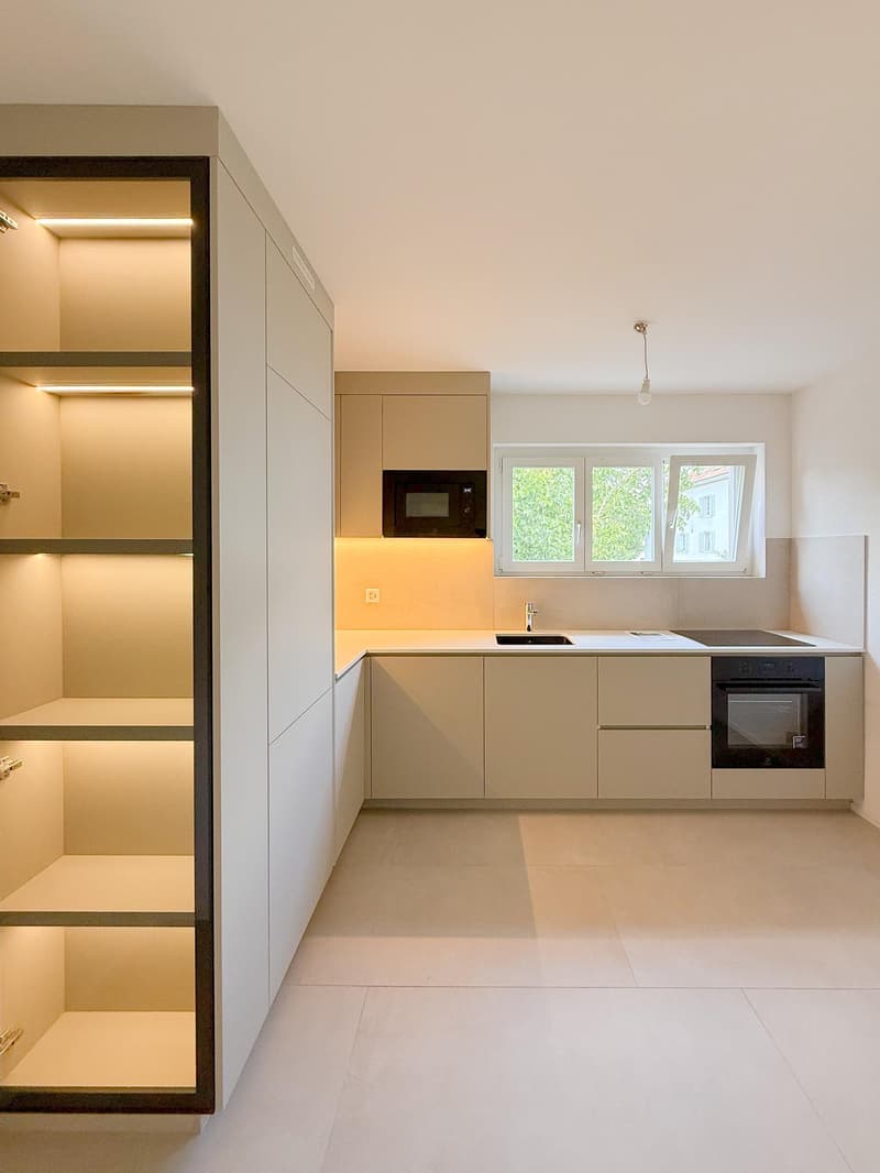 Modern und hochwertig renovierte 4 Zi-Wohnung an ruhiger (1)