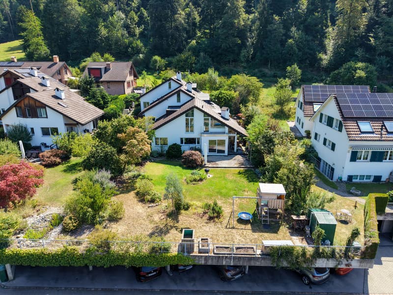 5.5-Zimmer-Einfamilienhaus mit traumhaftem Garten an sonniger Lage in Stallikon (12)