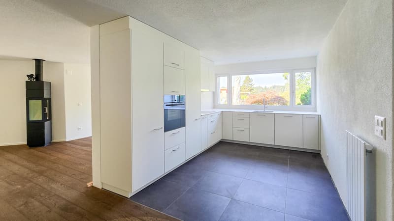 5.5-Zimmer-Einfamilienhaus mit traumhaftem Garten an sonniger Lage in Stallikon (2)