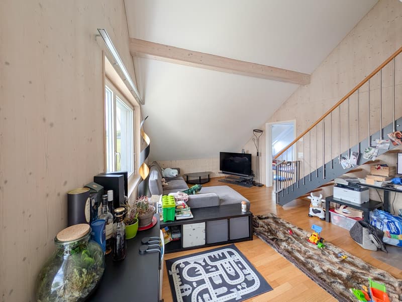 Gepflegte Duplex-Dachwohnung mit gemütlicher Loggia (4)