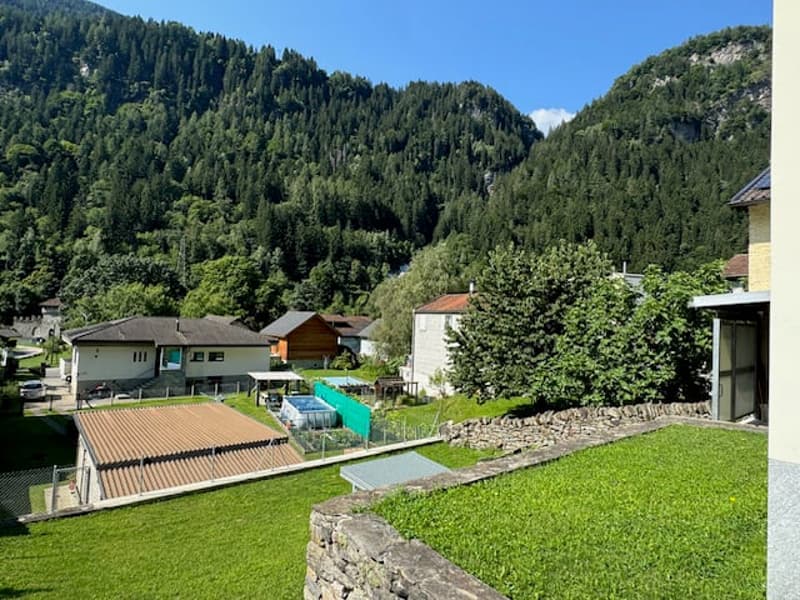 Vivere davanti alla cascata della Piumogna: casa unica a Faido (2)
