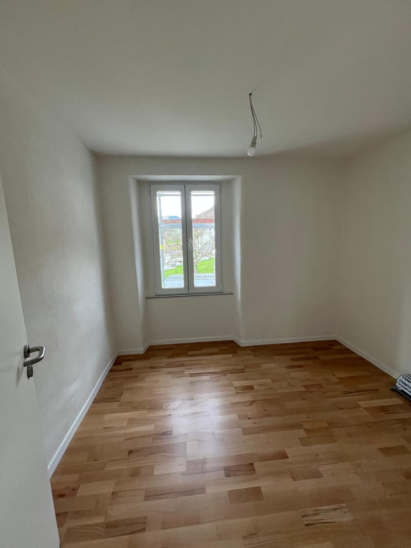 empty room, wooden floor, white walls, window, light bulb