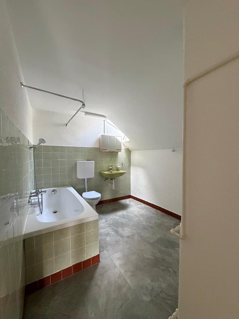 Appartement 2.5 pièces lumineux avec balcon à Tavannes (6)