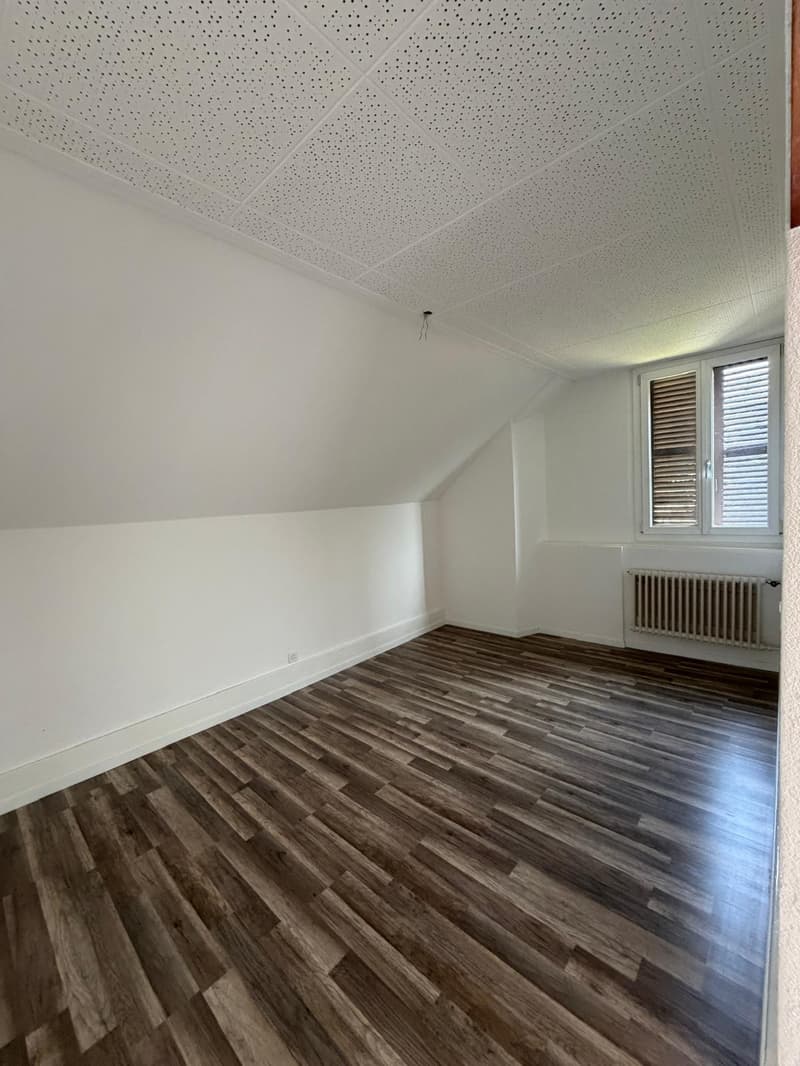 Appartement 2.5 pièces lumineux avec balcon à Tavannes (5)