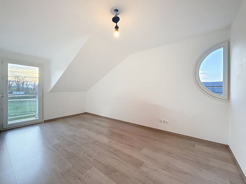 empty room, white walls, wooden floor, glass door, round window, light fixture
