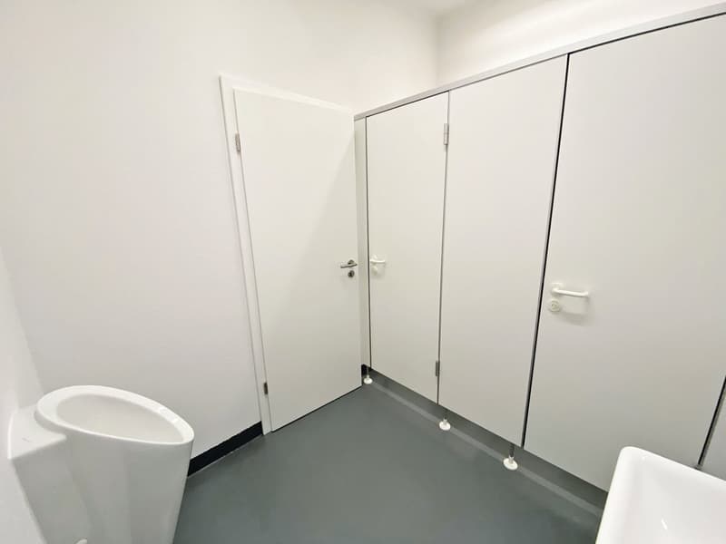 Attraktive Gewerbe-/Verkaufsfläche am Kreuzplatz in Aesch – 290 m², rollstuhlgängig & renoviert (10)