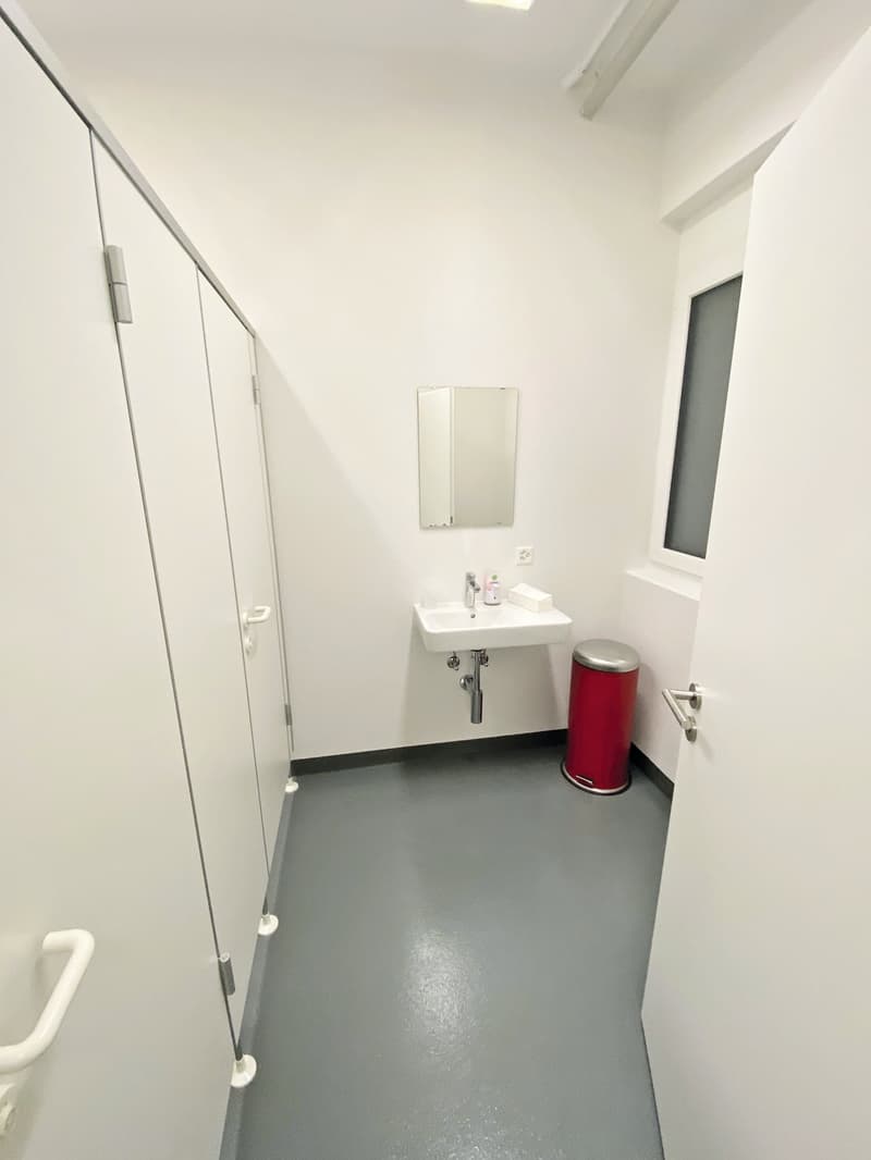 Attraktive Gewerbe-/Verkaufsfläche am Kreuzplatz in Aesch – 290 m², rollstuhlgängig & renoviert (9)