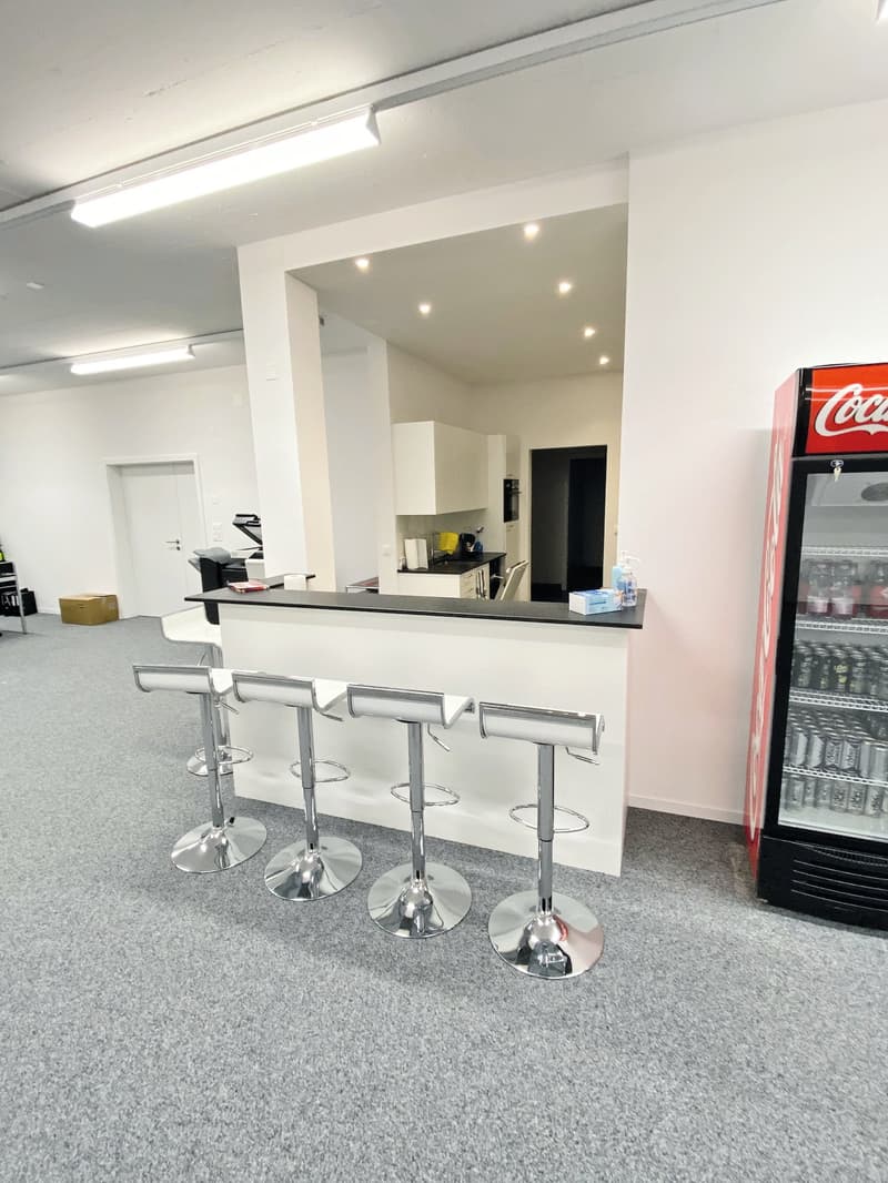 Attraktive Gewerbe-/Verkaufsfläche am Kreuzplatz in Aesch – 290 m², rollstuhlgängig & renoviert (6)