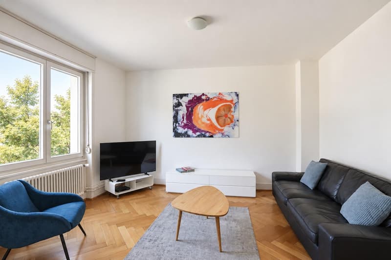 Stilvolle möblierte 4-Zimmerwohnung mit Balkon (3)