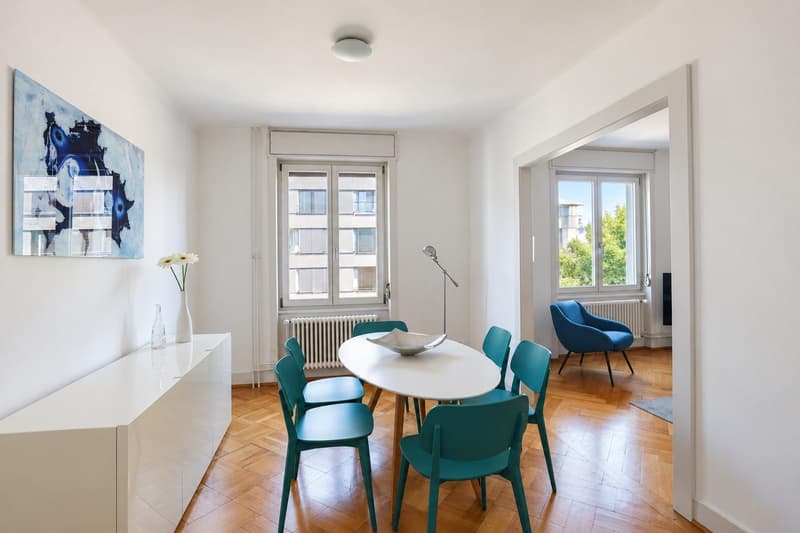 Stilvolle möblierte 4-Zimmerwohnung mit Balkon (1)