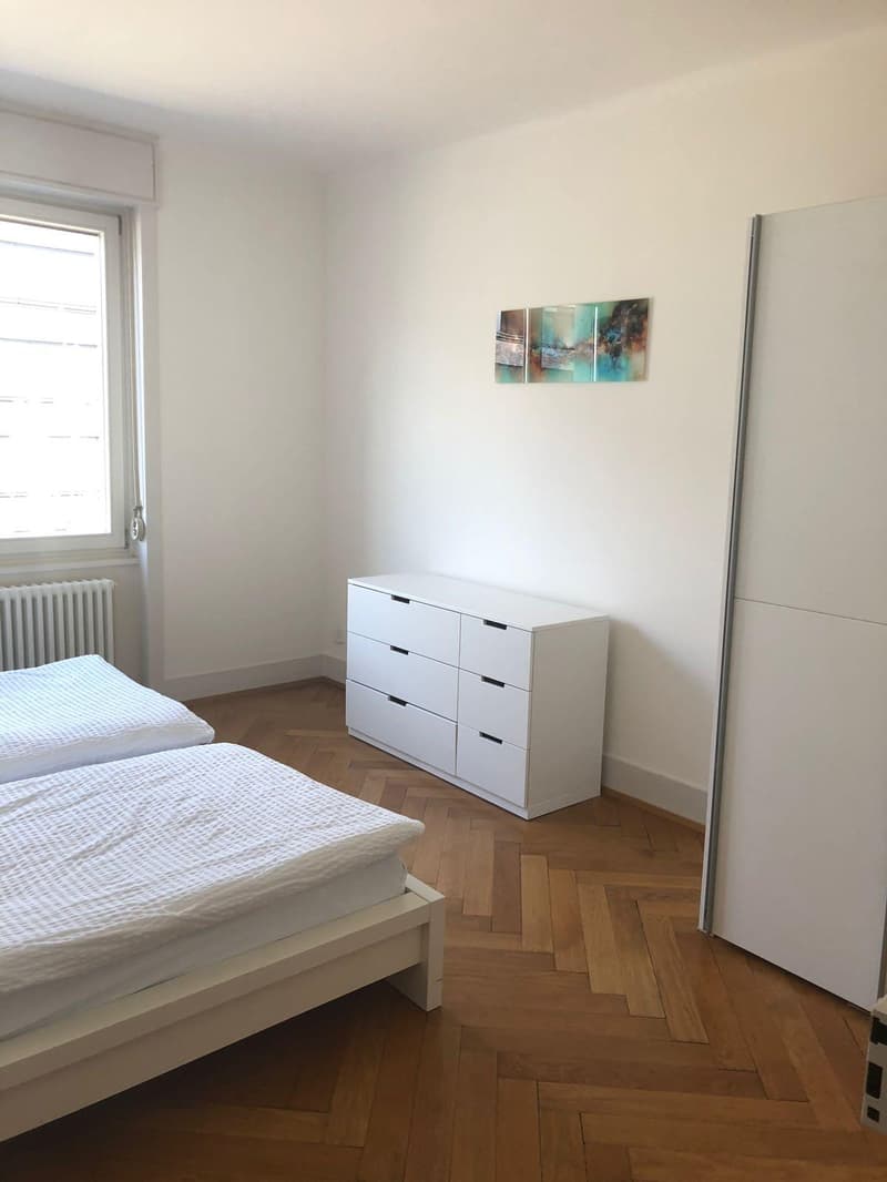 Stilvolle möblierte 4-Zimmerwohnung mit Balkon (4)
