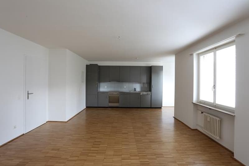 attraktive, grosszügige 3.5 - Zimmerwohnung nähe Bahnhof SBB (2)