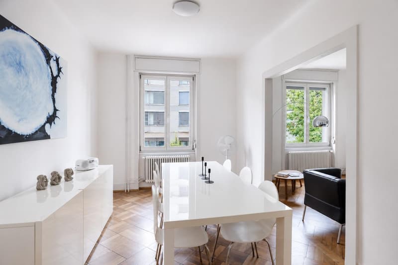Charmante möblierte 4-Zimmer-Altbauwohnung mit Balkon (1)