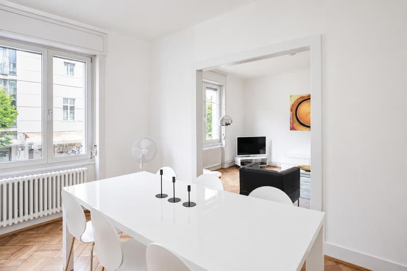 Charmante möblierte 4-Zimmer-Altbauwohnung mit Balkon (2)