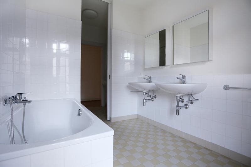 Attraktive 4-Zimmerwohnung in renoviertem Altbau direkt beim Voltaplatz (4)
