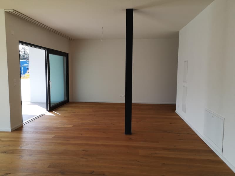 Wohnzimmer mit Balkon