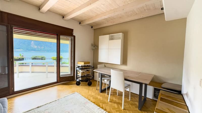 Résidence secondaire – Maison élégante, attenante, directement sur le lac à Bissone (3)