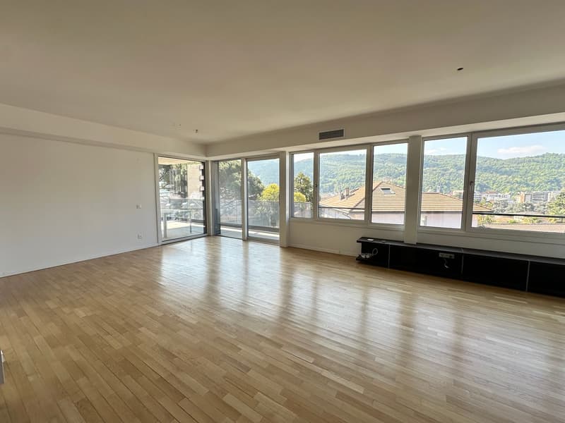 Grosszügige Wohnung mit Terrasse und freier Aussicht in ruhiger Lage von Vacallo (3)