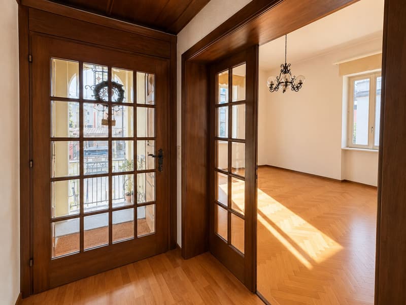 Spacious Family Home with Private Garden in a Quiet Residential Area of Chiasso (6)