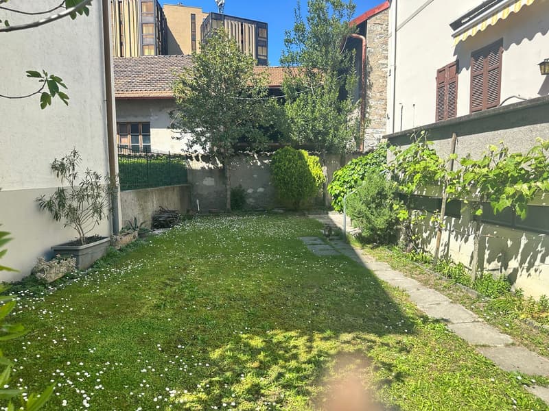 Spacious Family Home with Private Garden in a Quiet Residential Area of Chiasso (7)