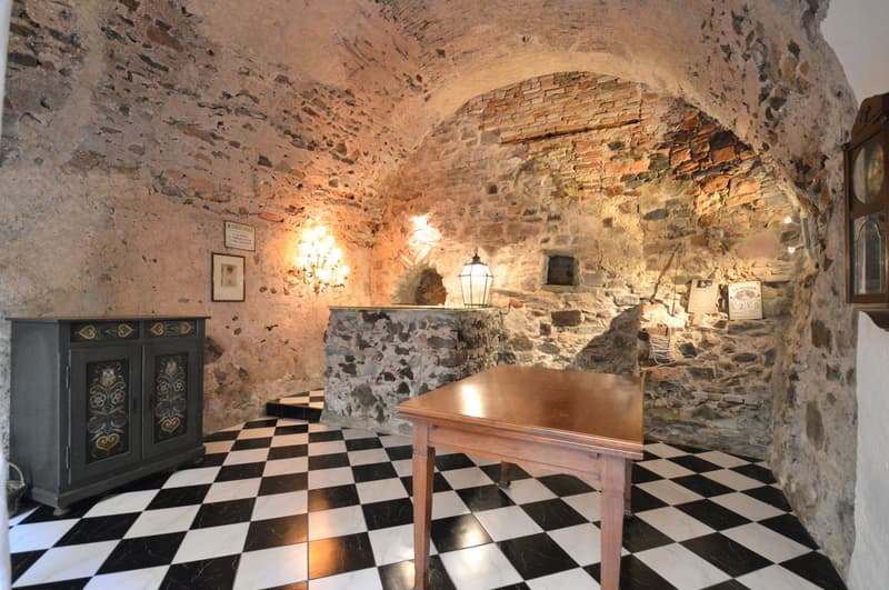 Stilvoll renovierte Residenz im historischen Dorfkern von Morcote (15)