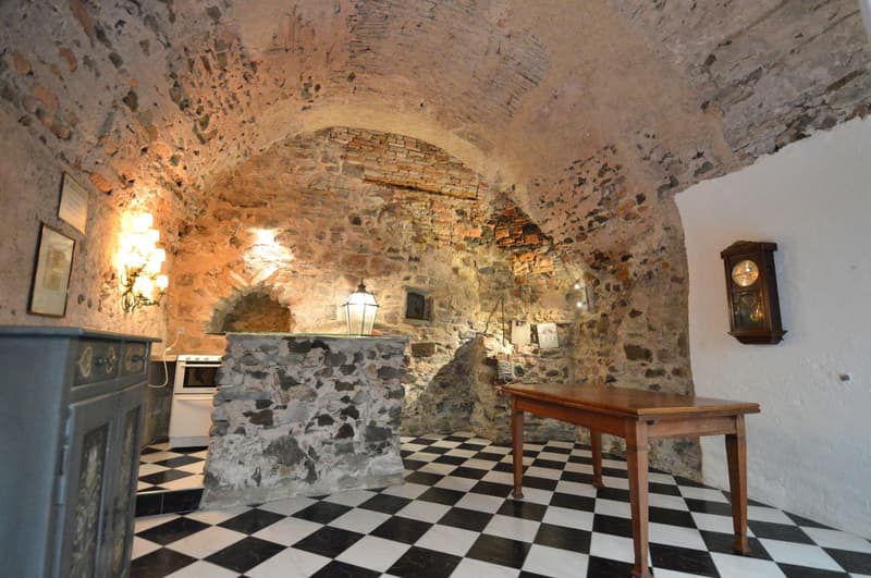 Stilvoll renovierte Residenz im historischen Dorfkern von Morcote (14)
