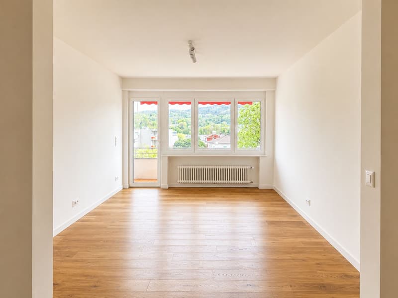 Elegante 4.5 locali ristrutturato in bella zona residenziale a Stabio (1)
