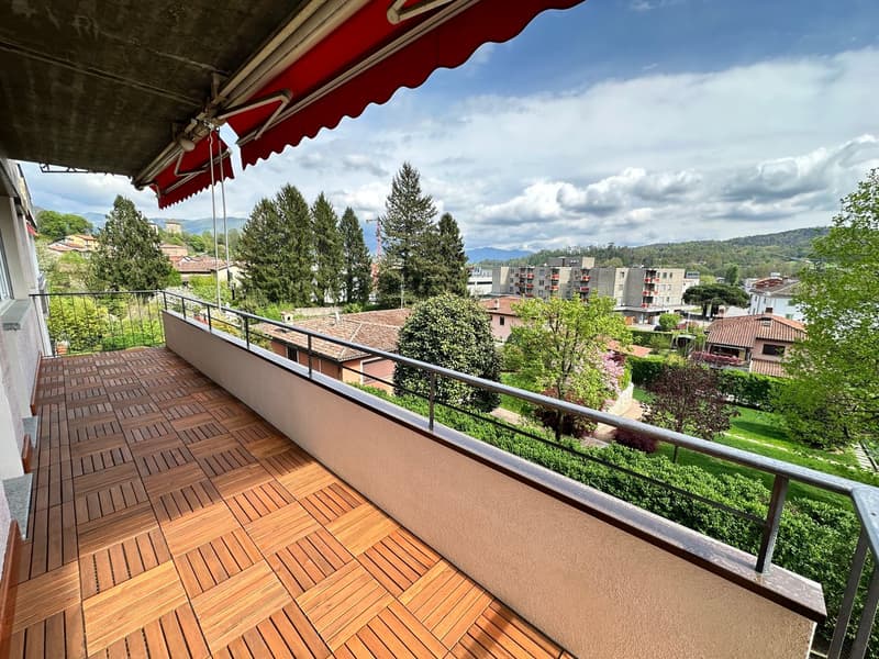 Elegante 4.5 locali ristrutturato in bella zona residenziale a Stabio (2)