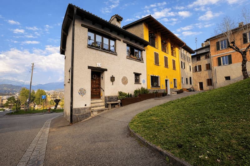 Breganzona: authentisches Tessiner Dorfhaus aus der Epoche mit Blick auf die Täler (12)