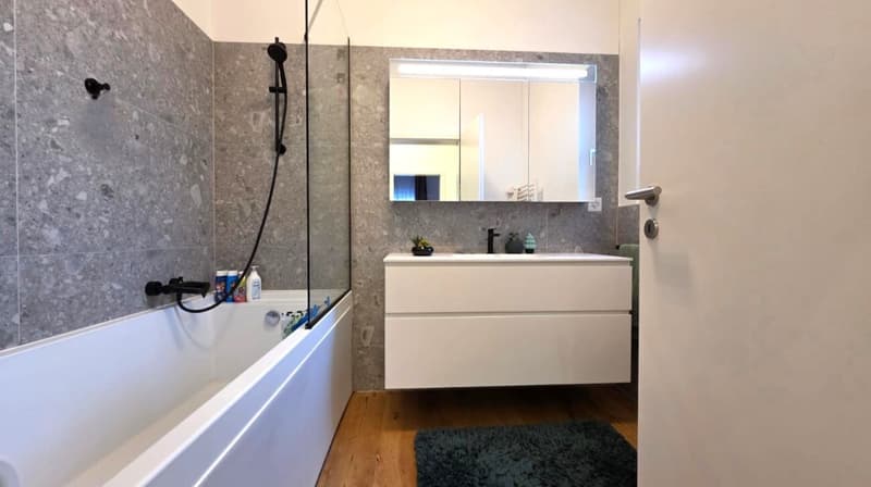 Moderne Einfamilienvilla mit grosszügigem Garten in ruhiger Lage in Golino (14)
