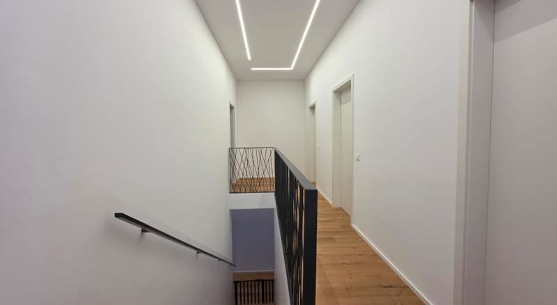Moderne Einfamilienvilla mit grosszügigem Garten in ruhiger Lage in Golino (8)