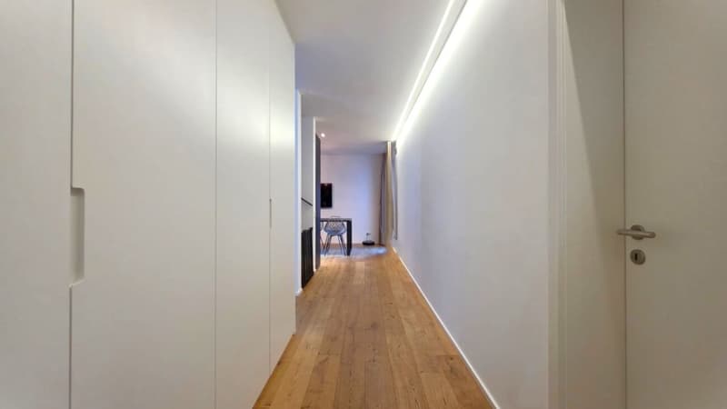 Moderne Einfamilienvilla mit grosszügigem Garten in ruhiger Lage in Golino (6)