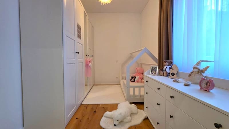 Moderne Einfamilienvilla mit grosszügigem Garten in ruhiger Lage in Golino (11)