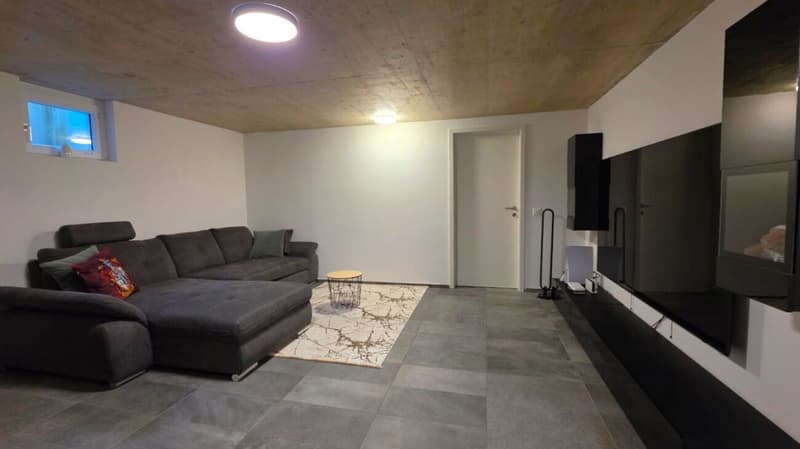 Moderne Einfamilienvilla mit grosszügigem Garten in ruhiger Lage in Golino (15)