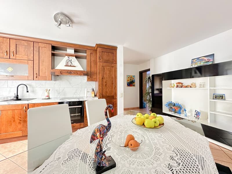 Geräumige 3.5-Zimmer-Wohnung im Erdgeschoss in Gnosca (2)