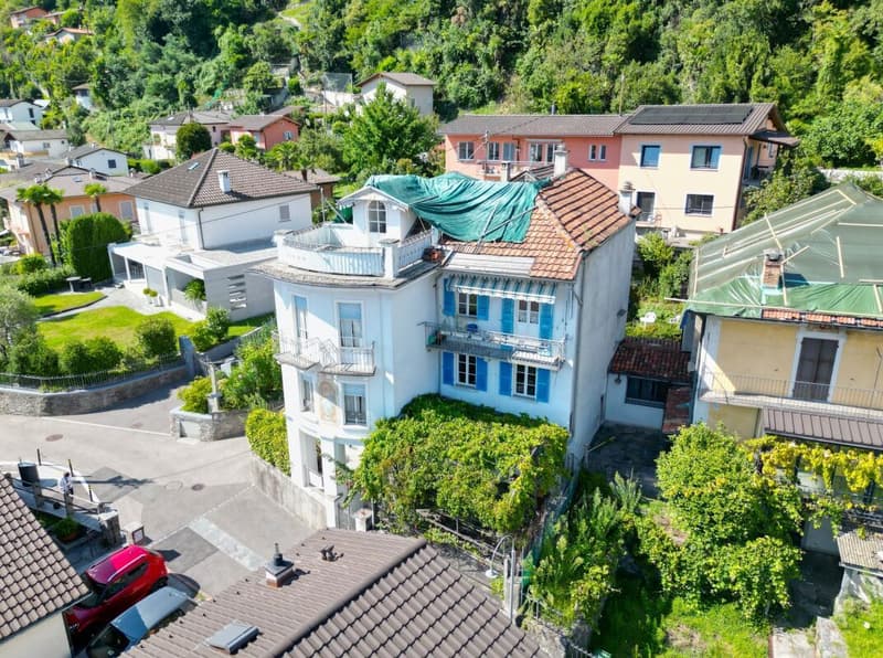 Grosses Haus zur Renovation mit Panoramaterrasse in Solduno (1)