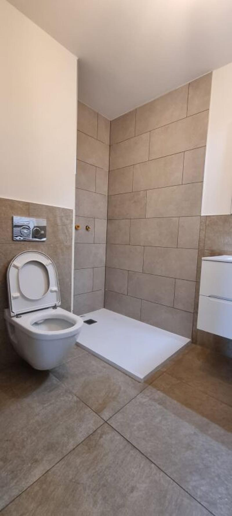 Modern und strategisch gelegene 4.5-Zimmer-Wohnung in Sant'Antonino – Perfekt für alle, die Komfort und Lebensqualität suchen (8)