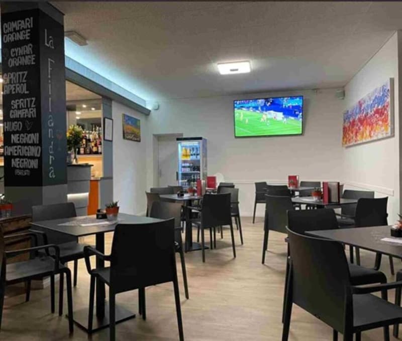 Affittasi moderno snack bar in centro Brissago con terrazza coperta (4)