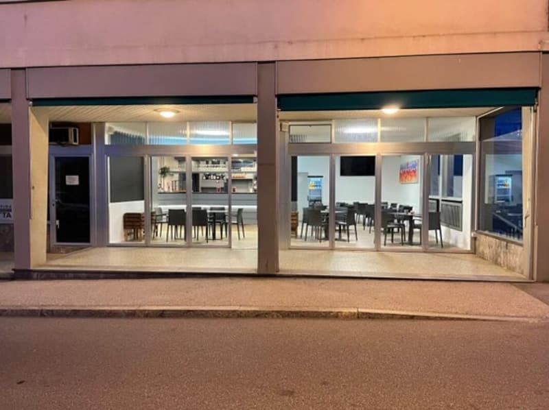 Affittasi moderno snack bar in centro Brissago con terrazza coperta (2)