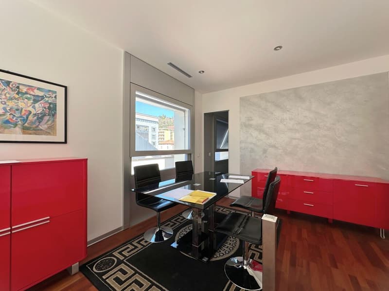 Furnished office in a prestigious building (2)