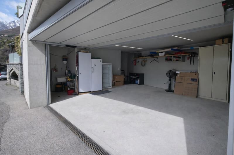 Zeitgenössische Liegenschaft mit Garage, Innenlift und spektakulärer 180°-Panoramasicht (25)