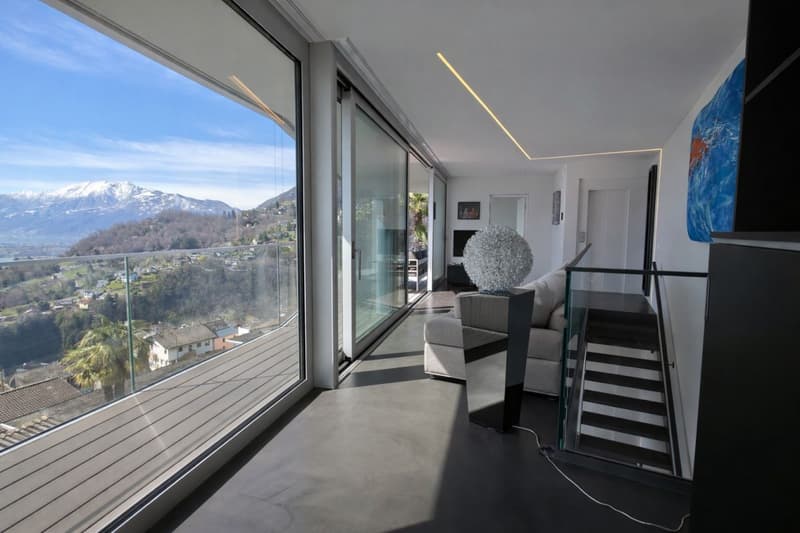 Zeitgenössische Liegenschaft mit Garage, Innenlift und spektakulärer 180°-Panoramasicht (9)