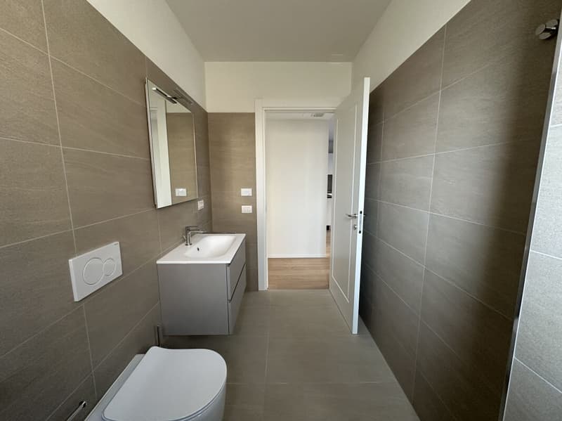 Moderno bilocale con grande giardino (9)