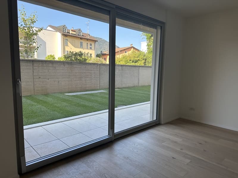 Moderno bilocale con grande giardino (2)