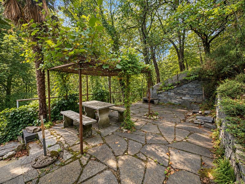 Gordola-Ferienhaus im Grünen mit Weitsicht bis zum Lago Maggiore (12)