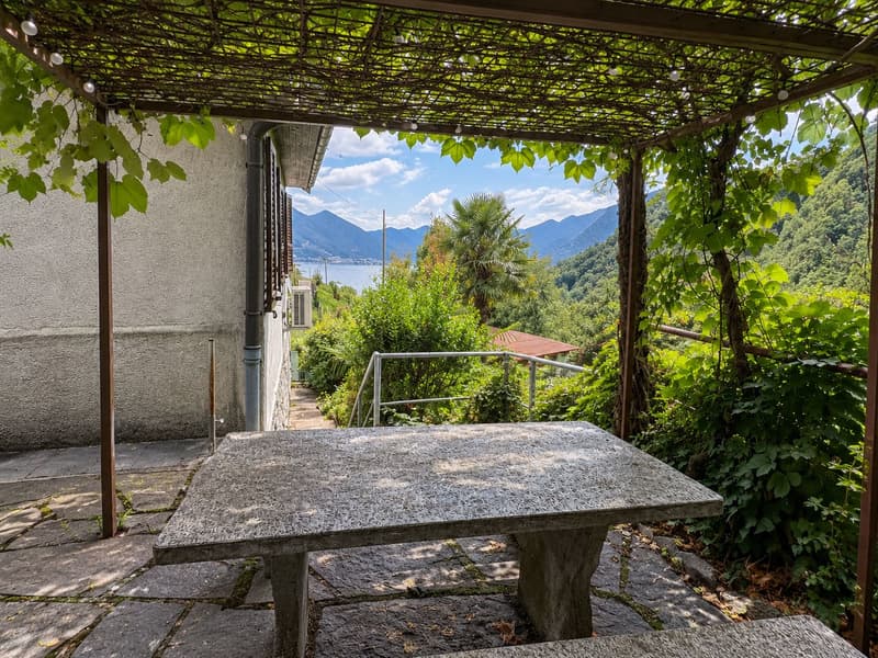 Gordola-Ferienhaus im Grünen mit Weitsicht bis zum Lago Maggiore (11)