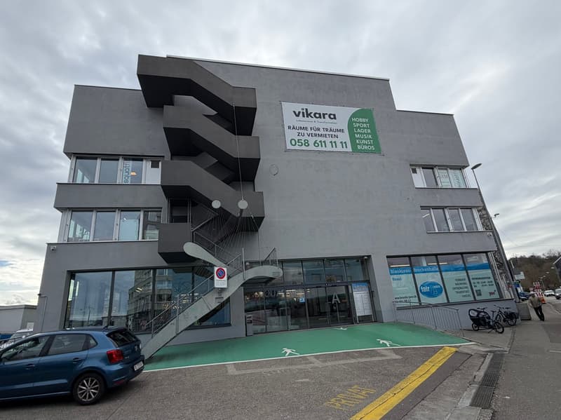 Zentrale und helle Bürofläche (3)