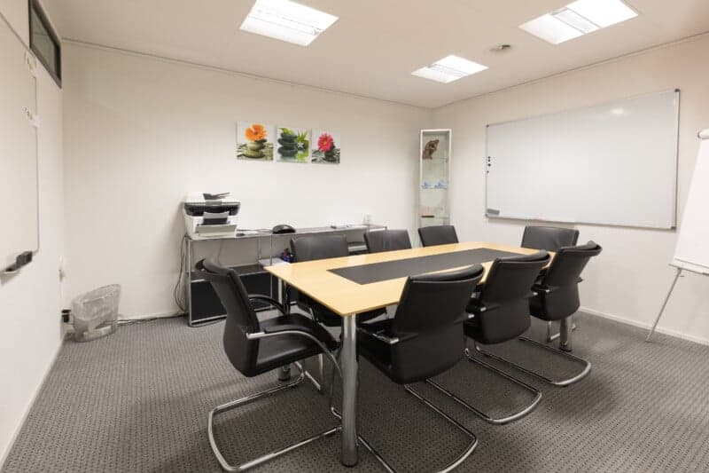 Möblierte Büroräume im modernen Businesscenter in Baar (7)