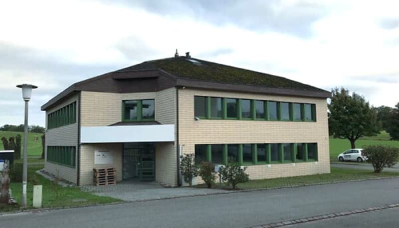 Möblierte Büroräume im modernen Businesscenter in Obfelden (1)