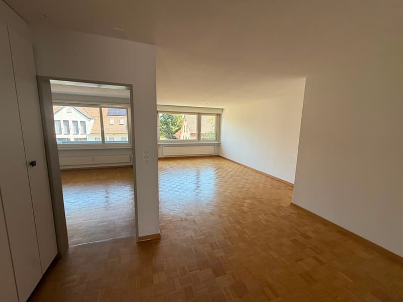 Grosszügige 2.5-Zimmer-Wohnung zur befristeten Miete bis 31.03.2027 (2)